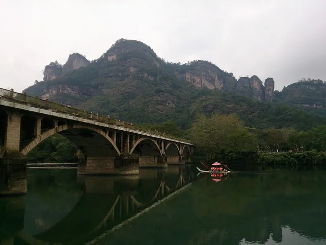 Bamboo Rafting the Nine-Bend River in Wuyishan