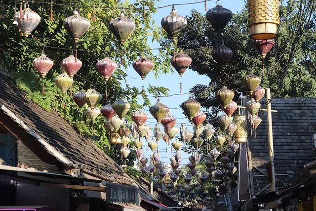 Gaozhuang & the Starlight Night Market in Xishuangbanna (Jinghong)