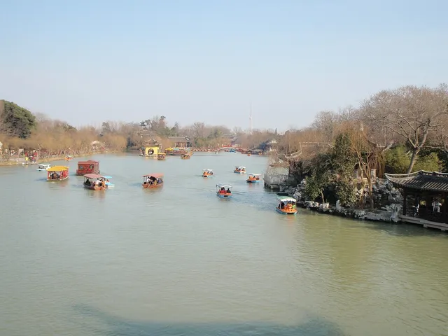 Slender West Lake in Yangzhou